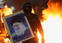 Η δολοφονία του Χαμενεΐ αφήνει τον «άξονα» του Ιράν στο χάος