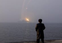 Η Βόρεια Κορέα εκτοξεύει πυραύλους στη θάλασσα της Ιαπωνίας