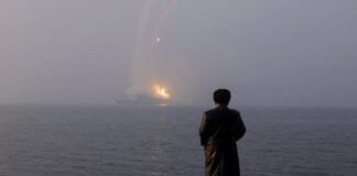 Η Βόρεια Κορέα εκτοξεύει πυραύλους στη θάλασσα της Ιαπωνίας