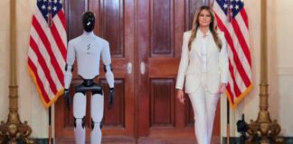 Μελάνια Τραμπ: Η πρώτη κυρία των ΗΠΑ δίπλα σε ένα ανθρωποειδές ρομπότ