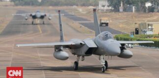 Αμερικανικό αεροσκάφος F-15 συνετρίβη στο Κουβέιτ: Δείτε βίντεο με τη στιγμή της πτώσης