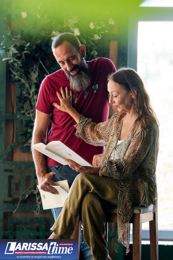 «Πρόσωπα στην Άμμο»: Μια σκηνική σύνθεση για όσα μένουν, και όσα σβήνουν