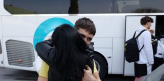 Θεσσαλονίκη: Επέστρεψε από Άμπου Ντάμπι η Κ18 του Άρη – Συγκίνηση και χαμόγελα από γονείς και φίλους