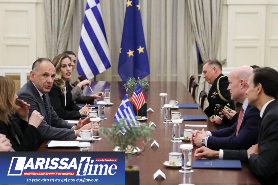 Συνάντηση Γεραπετρίτη με τον μόνιμο αντιπρόσωπο των ΗΠΑ στο NATO – Παρούσα και η Γκίλφοϊλ-2