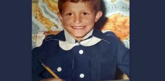 Το χαμογελαστό αγοράκι της φωτογραφίας είναι πετυχημένος Έλληνας ηθοποιός