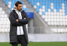 Σοκ σε αγώνα U21: Κατέρρευσε στον πάγκο ο προπονητής της Τουρκίας