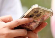 Ελβετία: Υπέρ της θέσπισης αυστηρότερων κανόνων για τη χρήση των social media από ανήλικους