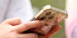 Ελβετία: Υπέρ της θέσπισης αυστηρότερων κανόνων για τη χρήση των social media από ανήλικους