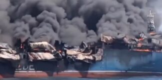 Νέο βίντεο από πλοίο που τυλίχτηκε στις φλόγες στα Στενά του Ορμούζ μετά από επίθεση