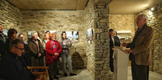 Με εξαιρετική επιτυχία τα εγκαίνια της έκθεσης «Αναμνήσεις από το Αιγαίο» του Robert McCabe στην Πάρο, παρουσία του ίδιου του φωτογράφο