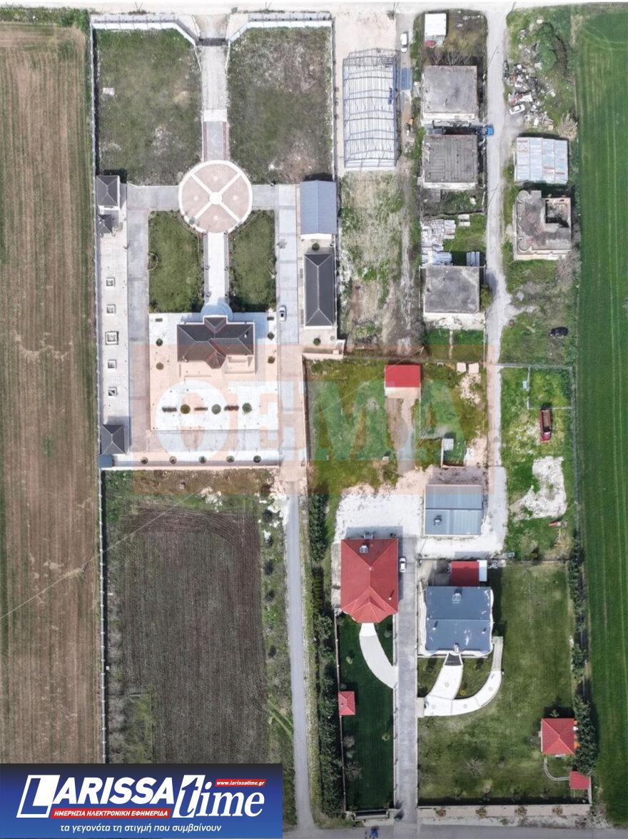 Οικογένεια Ρομά που εμπλέκεται στην απάτη με τις χρυσές λίρες είχε μέχρι και ελικοδρόμιο στη βίλα της, δείτε εικόνες