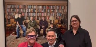 Οικογενειακό πορτρέτο του Έλτον Τζον αποκαλύφθηκε στην Εθνική Πινακοθήκη Πορτρέτων