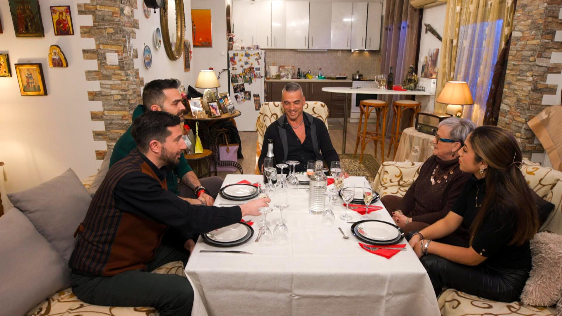 «Κάτι ψήνεται»