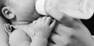 Μωρό 10 μηνών νοσηλεύεται με κατάγματα και εγκαύματα