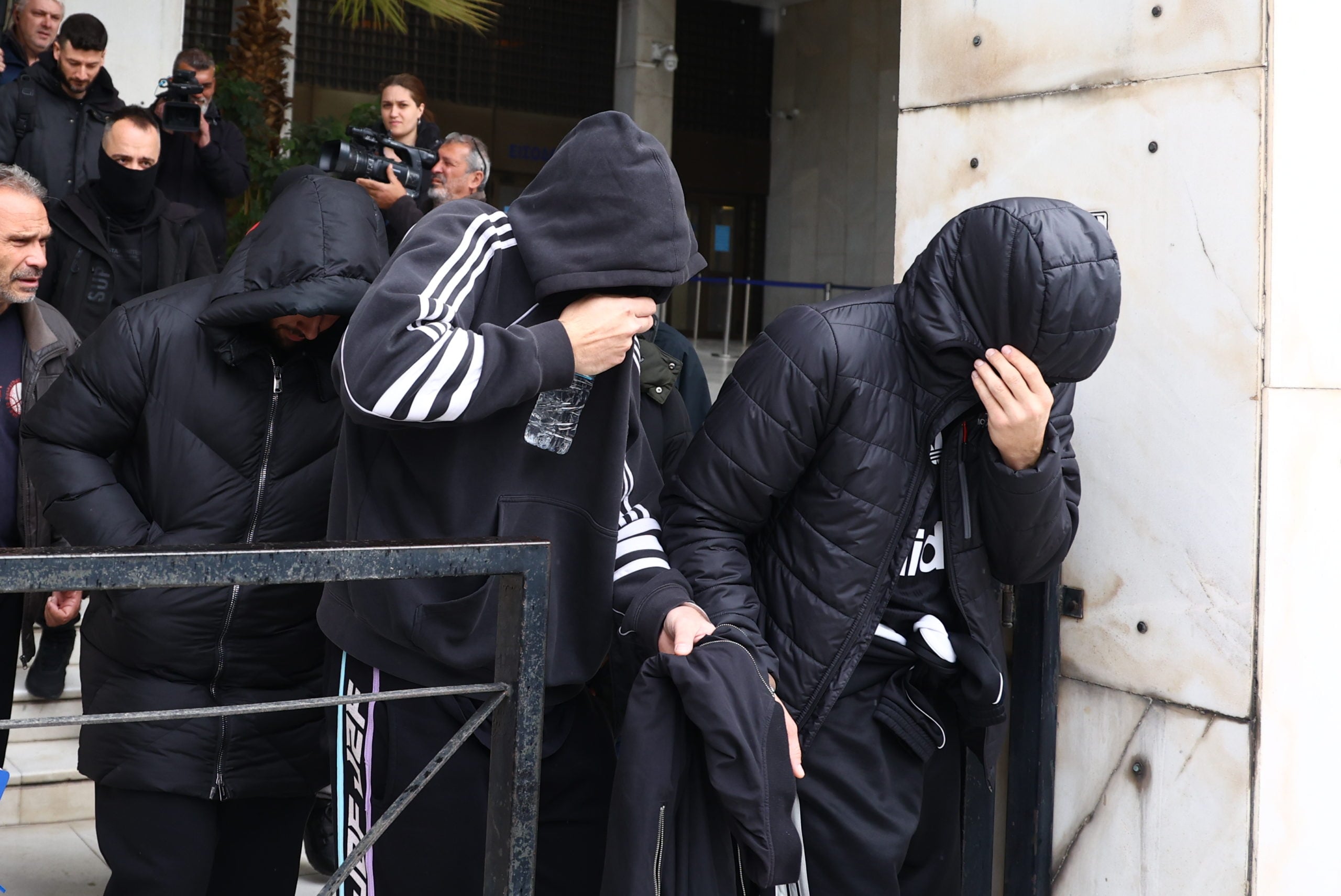 ΕΚΦΑ, Κύκλωμα, Εικονικές εταιρείες, συλληφθέντες