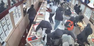 Κινηματογραφική ληστεία στην Καλιφόρνια – Συμμορία εισβάλει σε κοσμηματοπωλείο – Αρπάζουν λεία 1,4 εκατ. ευρώ σε 1 λεπτό