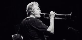 Ο Νιλς Πέτερ Μολβάερ φέρνει στην Αθήνα τη σκοτεινή λάμψη της future jazz