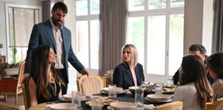 Η Φωτεινή προσπαθεί να πείσει τον Άγγελο να συμφιλιωθεί με τον Θεόφιλο, σήμερα στις 20:00