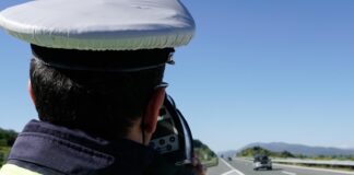 Συνελήφθη 25χρονος οδηγός μοτοσικλέτας που έτρεχε με 151 χιλιόμετρα στη Μαραθώνος