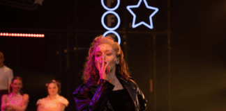 Το θρυλικό μιούζικαλ Grease στο Μέγαρο Μουσικής Θεσσαλονίκης- Μια παράσταση φαινόμενο με ροκ εν ρολ ενέργεια