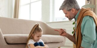 Μητέρα νάρκισσος: Τι συμβαίνει όταν αντιμετωπίζει το παιδί σαν προέκταση του εαυτού της.