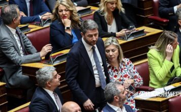 Μπαράζ αντιδράσεων και εσωστρέφεια στο ΠΑΣΟΚ