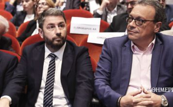 Πρόσκληση ΠΑΣΟΚ σε Σωκράτη Φάμελλο και Αλέξη Χαρίτση