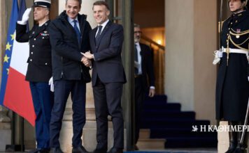 Θεωρείο: Στο βάθος πυρηνική ομπρέλα