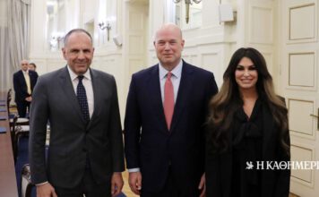 Συνάντηση Γεραπετρίτη με τον μόνιμο αντιπρόσωπο των ΗΠΑ στο NATO – Παρούσα και η Γκίλφοϊλ