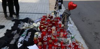 Θεσσαλονίκη: Αυτοσχέδιο μνημείο στο σημείο όπου δολοφονήθηκε ο 20χρονος