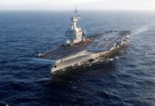 Το «αθώο λάθος» ενός αξιωματικού που πρόδωσε την απόρρητη θέση του αεροπλανοφόρου «Σαρλ ντε Γκωλ» στη Μεσόγειο