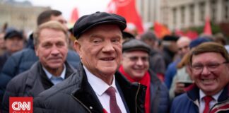 Για νέα Οκτωβριανή Επανάσταση προειδοποιεί ο ηγέτης του ΚΚ Ρωσίας, λόγω της παραπαίουσας οικονομίας