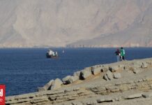 Κίνηση «καλής θέλησης» από το Ιράν: Πιθανή παύση της διέλευσης πλοίων του από τα Στενά του Ορμούζ