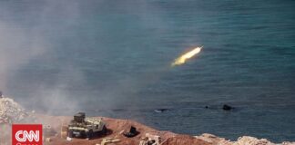 Στενά του Ορμούζ: Πυρά σε πλοία που προσπάθησαν να διασχίσουν το πέρασμα