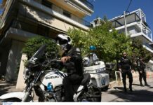 Συνελήφθη ζευγάρι που τα έσπασε όλα υποστηρίζοντας ότι δεν πληρώθηκε