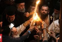 «Δεύτε λάβετε φως»: Στα Ιεροσόλυμα πραγματοποιήθηκε η τελετη αφής – Το απόγευμα φθάνει στην Αθήνα