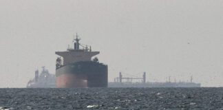 Ο αποκλεισμός των ιρανικών λιμανιών θα ξεκινήσει στις 5μμ, λέει ο Τραμπ – Νέα άνοδος στις τιμές του πετρελαίου