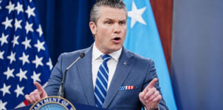 Εκκαθαρίσεις, θρησκεία, πόλεμος: Το Πεντάγωνο στη δίνη ενός αχαλίνωτου Χέγκσεθ, που κάνει «πολιτιστικό πόλεμο»