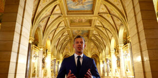 O Πέτερ Μαγιάρ θα παρευρεθεί σε πρεμιέρα ντοκιμαντέρ για την άνοδο του