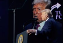 Σε διαπραγματεύσεις ο Τραμπ με την εφορία των ΗΠΑ σε σχέση με αγωγή ύψους 10 δισ.