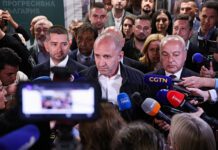 Βουλγαρία: Πως η νίκη Ράντεφ είναι ικανή να «σπάσει» την κρίσιμη αλυσίδα εφοδιασμού της Ουκρανίας με πυρομαχικά