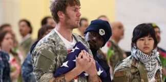 ΗΠΑ: Βετεράνοι του αμερικανικού στρατού διαδηλώνουν ενάντια στον πόλεμο στο Ιράν – Πάνω από 60 συλλήψεις