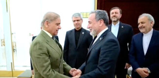 Ιράν: Στρίβειν διά των Στενών του Ορμούζ – Η πρόταση Αραγτσί για να ξεπεραστούν τα εμπόδια για τα πυρηνικά