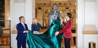 Στην όπερα του Σάο Πάολο το γλυπτό του Νίκου Φλώρου με τη μορφή της Μαρίας Κάλλας