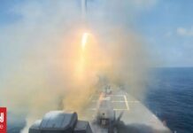 Οι Αμερικανοί έριξαν πέντε προειδοποιητικές βολές κατά την κατάληψη του ιρανικού πλοίου Touska