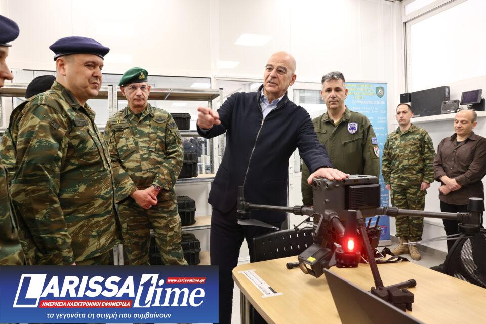 Στο 306 Εργοστάσιο Βάσης Τηλεπικοινωνιών ο Νίκος Δένδιας – «Μεγάλη πρόοδος στην ανάπτυξη σταθμών παραγωγής drones»-4