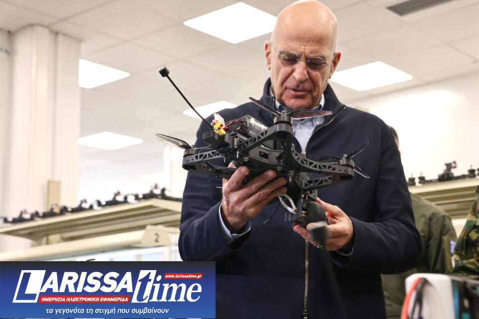Στο 306 Εργοστάσιο Βάσης Τηλεπικοινωνιών ο Νίκος Δένδιας – «Μεγάλη πρόοδος στην ανάπτυξη σταθμών παραγωγής drones»-2