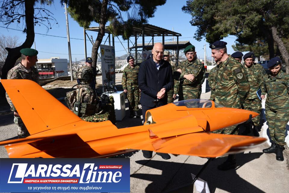 Στο 306 Εργοστάσιο Βάσης Τηλεπικοινωνιών ο Νίκος Δένδιας – «Μεγάλη πρόοδος στην ανάπτυξη σταθμών παραγωγής drones»-3