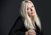 Η Αννίτα Πάνια κλείνει τα 56: Ο πασίγνωστος άντρας που κρύβει, το διαζύγιο και ο κούκλος 18χρονος γιος