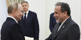 Αραγτσί: Το Ιράν εξετάζει το αίτημα του Τραμπ για συνομιλίες – Δεν θα διαπραγματευτούμε μέσω του Τύπου, λέει ο Λευκός Οίκος